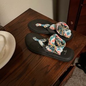 Sanuk yoga mat sandals